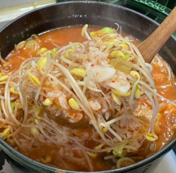 갱시기는 만들기 쉬워 보이지만 맛의 조화가 중요한 음식 중 하나다. 사진은 조리 중인 갱시기. [사진=온라인 커뮤니티 캡처]