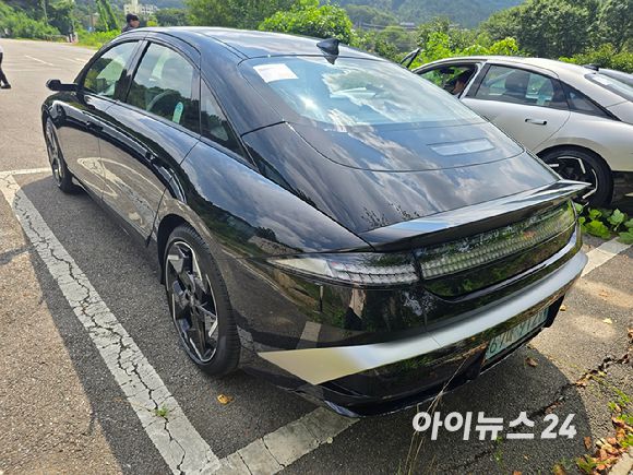 현대차 '더 뉴 아이오닉 6' 후측면. [사진=김종성 기자]