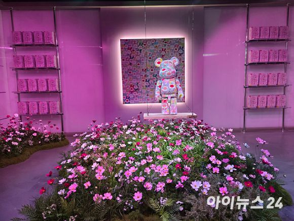 켄 야시키가 선보인 키메코미 기법을 적용한 베어브릭. [사진=박은경 기자]