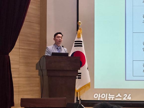 임경한 해군사관학교 교수가 9일 국회에서 진행된 '한·미 함정 MRO 군·산 융합발전 포럼'에서 발언하고 있다. [사진=최란 기자]