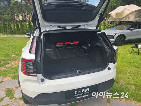 볼보 'EX30 CC' 트렁크. [사진=김종성 기자]