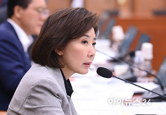 나경원 국민의힘 의원이 10일 서울 여의도 국회에서 열린 법제사법위원회 전체회의에서 발언하고 있다. [사진=곽영래 기자]
