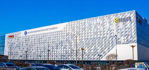 이마트가 울란바토르의 서부 중심지에 세운 몽골 이마트 5호점 드래곤터미널점. [사진=이마트]