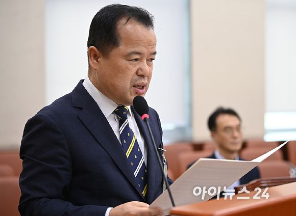 위철환 중앙선거관리위원회 위원 후보자가 1일 서울 여의도 국회에서 열린 행정안전위원회 인사청문회에서 모두발언을 하고 있다. [사진=곽영래 기자]