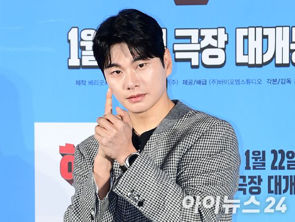 배우 이이경이 지난해 12월 27일 서울 CGV 용산아이파크몰에서 열린 영화 '히트맨2'(감독 최원섭) 제작보고회에 참석하고 있다. [사진=정소희 기자]