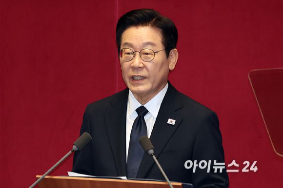 이재명 대통령이 4일 서울 여의도 국회 본회의에서 2026년도 예산안 및 기금운용계획안에 대한 정부의 시정연설을 하고 있다. [사진=국회사진기자단]