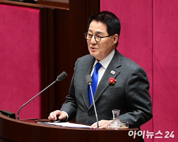 박지원 더불어민주당 의원이 지난 2월 13일 오후 서울 여의도 국회 본회의장에서 열린 제422회 국회(임시회) 제5차 본회의 경제 분야 대정부질문에서 발언하고 있다. [사진=정소희 기자]