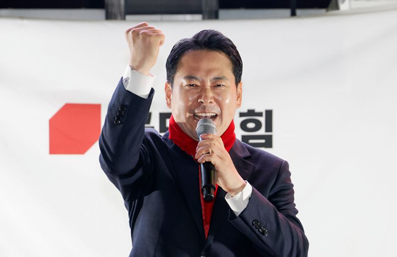 국민의힘 장동혁 대표가 지난 11월 29일 청주시 상당구 육거리종합시장에서 열린 민생회복 법치수호 충북 국민대회에서 발언을 하고 있다. 2025.11.29 [국민의힘 제공, 재판매 및 DB 금지] [사진=연합뉴스]