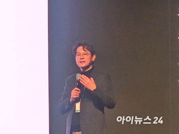 박종훈 뉴로메카 대표가 5일 서울 강남구 JW 매리어트 호텔에서 열린 '월드푸드테크포럼 2025'에서 발표하고 있다. [사진=설재윤 기자]