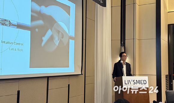 이정주 리브스메드 대표가 5일 서울 여의도에서 열린 기자간담회에서 상장 계획과 향후 성장 전략을 발표하고 있다. [사진=김민희 기자]