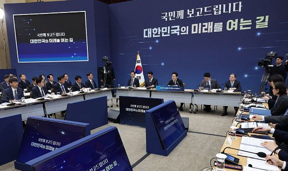 이재명 대통령이 12일 정부세종컨벤션센터에서 열린 과학기술정보통신부·방송미디어통신위원회·개인정보보호위원회 업무보고에서 발언하고 있다. [사진=연합뉴스]