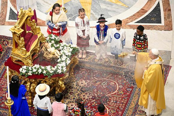 즉위 후 첫 성탄절 전야 미사 집전한 교황 레오 14세 [사진=AFP 연합뉴스]