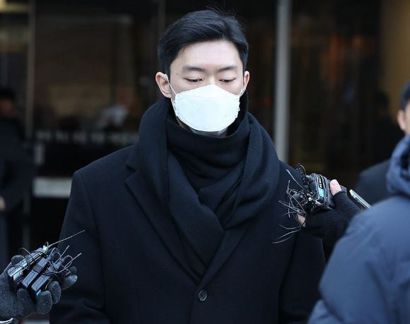 마약류관리법 위반 혐의로 불구속 기소된 전두환 전 대통령의 손자 전우원씨가 지난 2023년 12월 22일 오전 서울 서초구 서울중앙지법에서 열리는 1심 선고공판을 마치고 법원을 나서고 있다. [사진=연합뉴스]