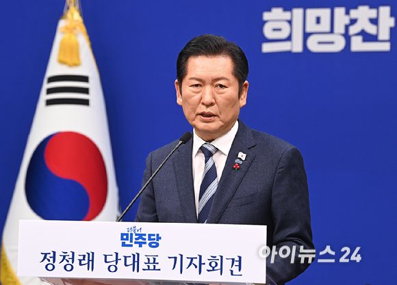 더불어민주당 정청래 대표가 26일 서울 여의도 국회에서 열린 기자회견에서 발언하고 있다. [사진=곽영래 기자]