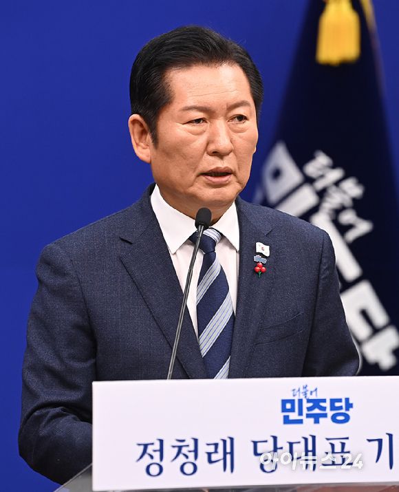 더불어민주당 정청래 대표가 26일 서울 여의도 국회에서 열린 기자회견에서 발언하고 있다. [사진=곽영래 기자]