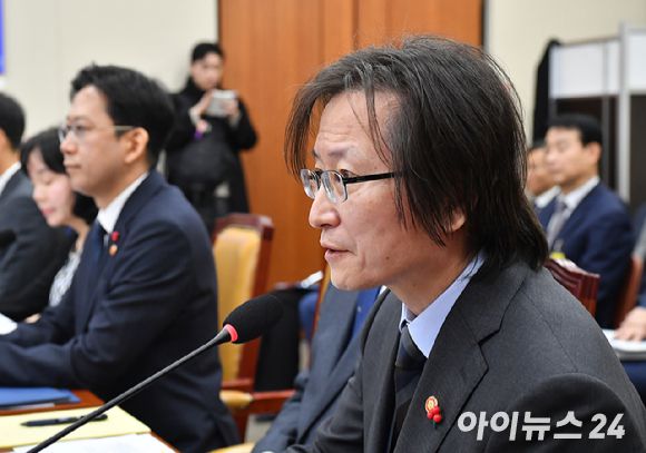 주병기 공정거래위원장이 30일 서울 여의도 국회에서 열린 쿠팡 침해사고와 개인정보 유출, 불공정 거래, 노동환경 실태 파악과 재발방지 대책 마련을 위한 청문회에서 질의에 답변하고 있다. [사진=곽영래 기자]