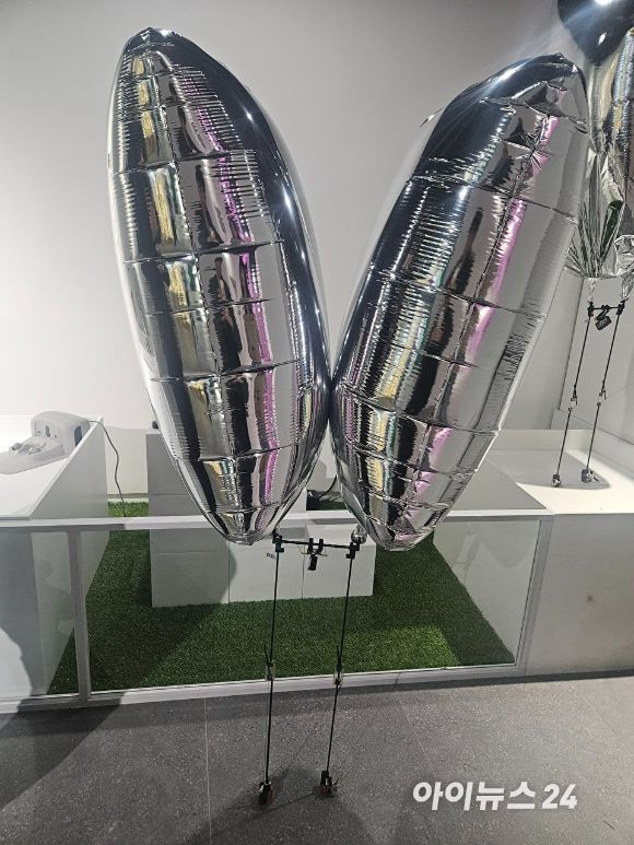 데니스 홍 교수가 이끄는 로멜라 연구소에서 개발한 직립보행 로봇 '발루' [사진=설재윤 기자]