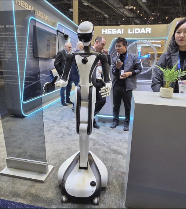 허사이와 로보테라의 휴머노이드 전시. [사진=정구민]