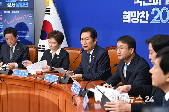 정청래 더불어민주당 대표가 12일 서울 여의도 국회에서 열린 최고위원회의에서 발언하고 있다. [사진=곽영래 기자]