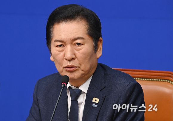 정청래 더불어민주당 대표가 12일 서울 여의도 국회에서 열린 최고위원회의에서 발언하고 있다. [사진=곽영래 기자]
