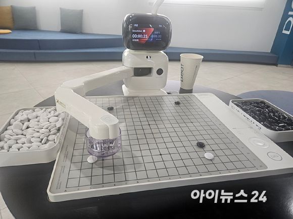 AI 바둑로봇 '센스타임 고' [사진=설재윤 기자]