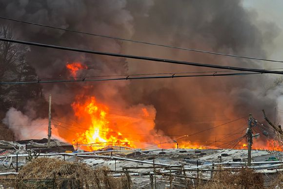 16일 오전 5시께 서울 강남구 개포동 구룡마을 4지구에서 불이 났다. [사진=연합뉴스]