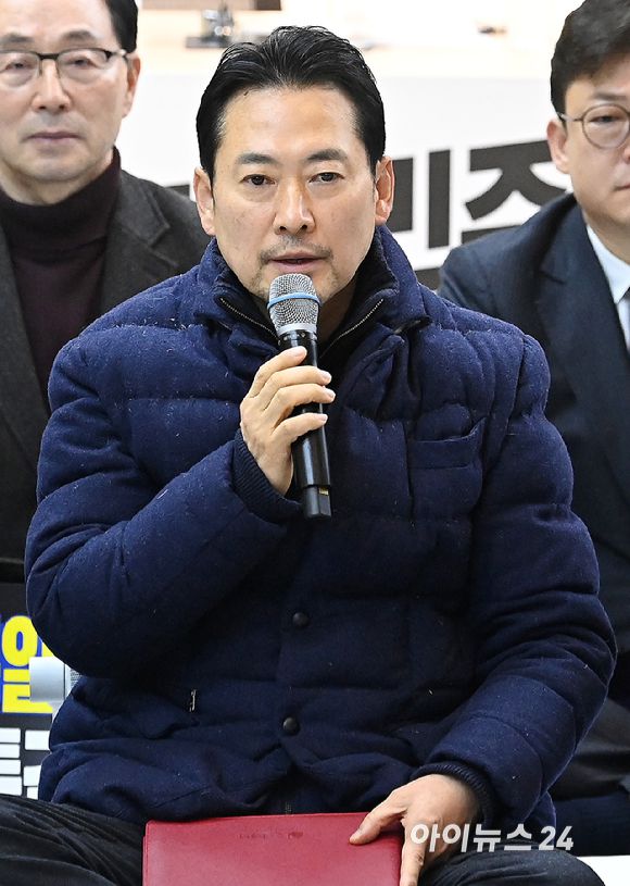 통일교 및 공천뇌물 특검 수용 촉구 단식을 이어가는 장동혁 국민의힘 대표가 19일 서울 여의도 국회 로텐더홀에서 열린 최고위원회의에서 발언하고 있다. [사진=곽영래 기자]