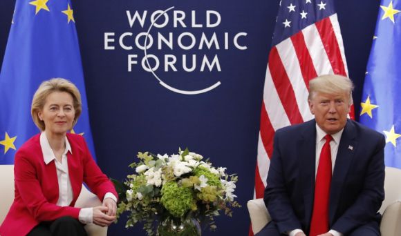 EU 수장이 트럼프 대통령과 만나고 있다. [사진=EPA/연합뉴스]