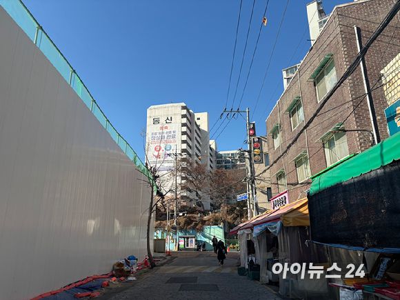 서울 노원구 월계동 거리에 동신아파트가 보이고 있다. [사진=김민지 기자]