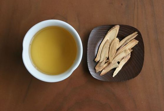 사진은 황기와 황기차. [사진=픽사베이]