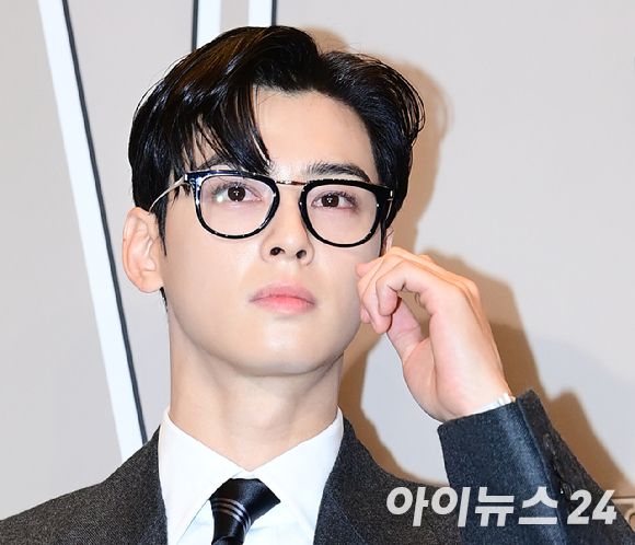 그룹 아스트로 차은우가 지난해 10월 14일 서울 종로구 포시즌스 호텔에서 열린 더블유 코리아 제19회 유방암 인식 향상 캠페인 자선 행사에 참석하고 있다. [사진=정소희 기자]