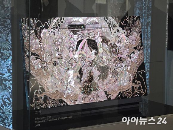 22일 서울 인사동 아라아트센터에서 '쿠키런: 킹덤 아트 콜라보 프로젝트 특별전 - 위대한 왕국의 유산' 언론공개 전시가 열리고 있다. 사진은 전시물 모습. [사진=박정민 기자]