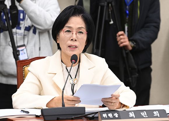 최민희 위원장이 29일 서울 여의도 국회 과학기술정보방송통신위원회에서 열린 과학기술정보통신부 등에 대한 종합감사에서 발언하고 있다. [사진=곽영래 기자]