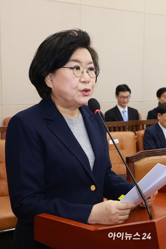 이혜훈 기획예산처 장관 후보자가 23일 서울 여의도 국회에서 열린 재정경제기획위원회의 인사청문회에서 모두발언을 하고 있다. [사진=곽영래 기자]