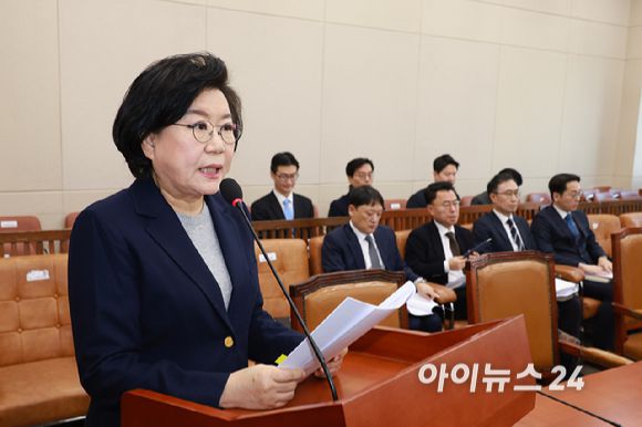 이혜훈 기획예산처 장관 후보자가 23일 서울 여의도 국회에서 열린 재정경제기획위원회의 인사청문회에서 모두발언을 하고 있다.