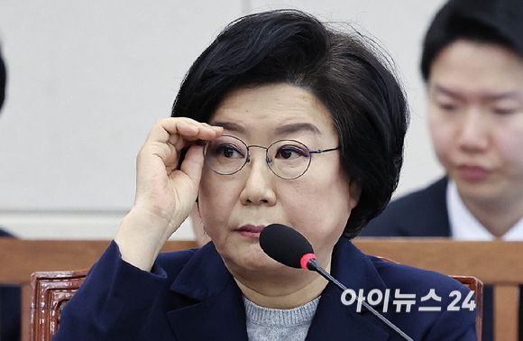 이혜훈 기획예산처 장관 후보자가 23일 오전 서울 여의도 국회 재정경제기획위원회에서 열린 인사청문회에서 질의를 경청하고 있다. [사진=곽영래 기자]