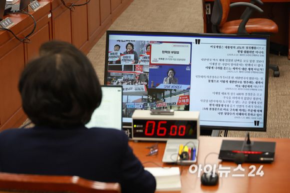 이혜훈 기획예산처 장관 후보자가 23일 서울 여의도 국회에서 열린 재정경제기획위원회의 인사청문회에서 의원 질의에 답하고 있다.