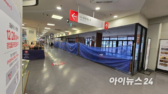 홈플러스 가양점 1층에 입점해있던 프랜차이즈 카페가 매장을 철수했다. [사진=진광찬 기자]