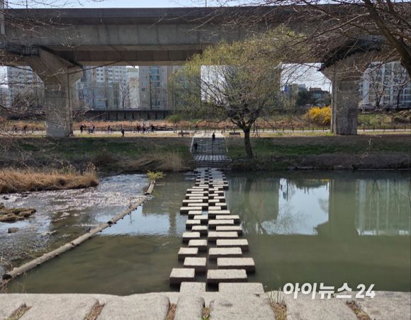 '성동리버뷰자이' 앞 서울 청계천 현장. [사진=김민지 기자]