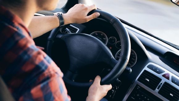 불륜자 대상자들이 차량에서 불륜 현장을 들켰다고 전해졌다. 사진은 본 기사 내용과 무관.  [사진=픽사베이@bobtheskater]