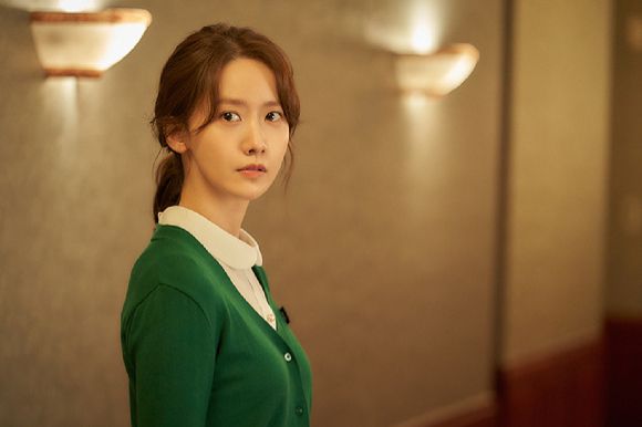 '해피 뉴 이어' 임윤아가 '모닝콜' 요정으로 변신했다.  [사진=CJ ENM, 티빙]