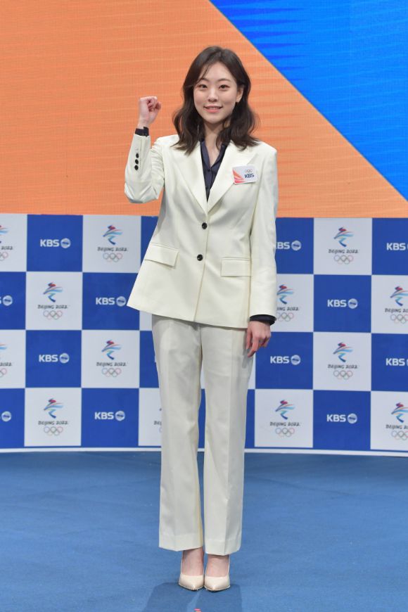 곽민정 피겨스케이팅 해설위원이 4일 온라인으로 진행된 '2022 베이징 동계 올림픽' KBS 방송단 기자간담회에 참석해 포즈를 취하고 있다. [사진=KBS]