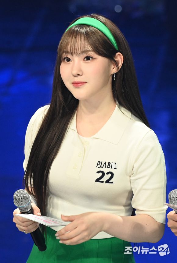 그룹 케플러(Kep1er) 김채현이 10일 오후 서울 마포구 상암동 SBS프리즘타워에서 열린 SBS MTV '더 쇼' 생방송 현장공개에서 MC를 보고 있다. [사진=정소희 기자]