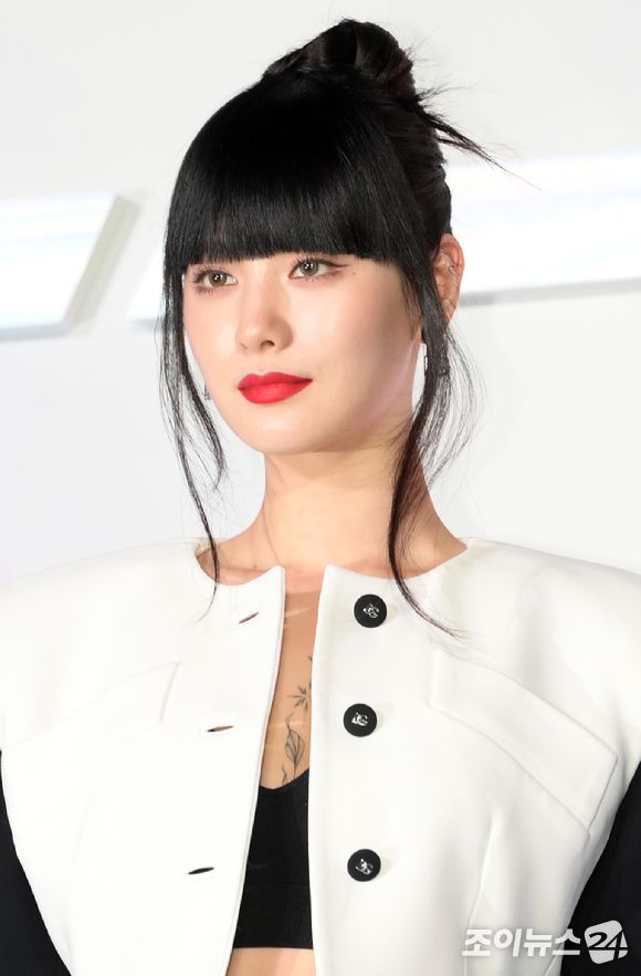 배우 나나가 27일 오전 서울 CGV 용산아이파크몰에서 열린 넷플릭스 시리즈 '글리치' 제작발표회에 참석해 포토타임을 갖고 있다. [사진=정소희 기자]