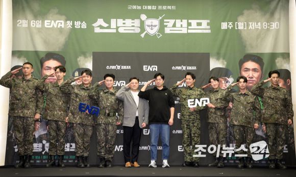 (왼쪽부터)전승훈-이상진-남태우-장동민-문태주 PD-민진기 PD-최영재-김현규-차영남-이충구가  6일 오후 서울 마포구 상암동 스탠포드호텔에서 열린 ENA 새 예능프로그램 '신병캠프' 제작발표회에 참석하고 있다. [사진=정소희 기자]