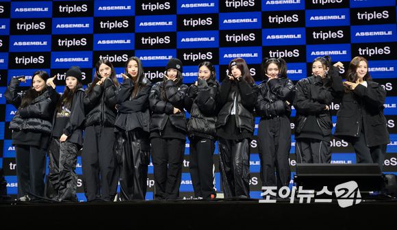 그룹 트리플에스가 13일 오후 서울 용산구 한남동 블루스퀘어 마스터카드홀에서 열린 트리플에스(tripleS) 10인조 디멘션 첫 앨범 '어셈블(ASSEMBLE)' 발매 쇼케이스에 참석하고 있다. [사진=정소희 기자]