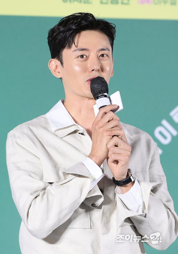 배우 이지훈이 31일 오전 서울 광진구 자양동 롯데시네마 건대입구점에서 열린 영화 '빈틈없는 사이'(감독 이우철) 제작보고회에 참석하고 있다. [사진=정소희 기자]