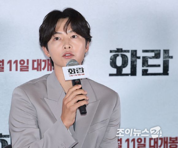 배우 송중기가 22일 오후 서울 강남구 삼성동 메가박스 코엑스에서 열린 영화 '화란'(감독 김창훈) 언론시사회에 참석하고 있다. [사진=정소희 기자]