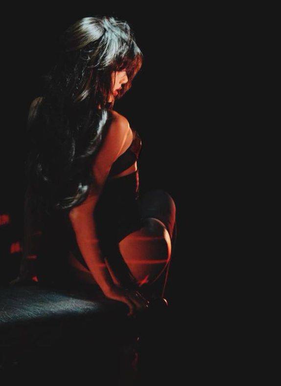 블랙핑크 리사가 프랑스 파리에서 열린 '크레이지 호스' 쇼에서 공연하고 있다. [사진=리사 인스타그램]