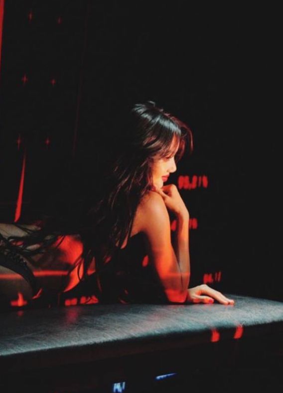 블랙핑크 리사가 프랑스 파리에서 열린 '크레이지 호스' 쇼에서 공연하고 있다. [사진=리사 인스타그램]